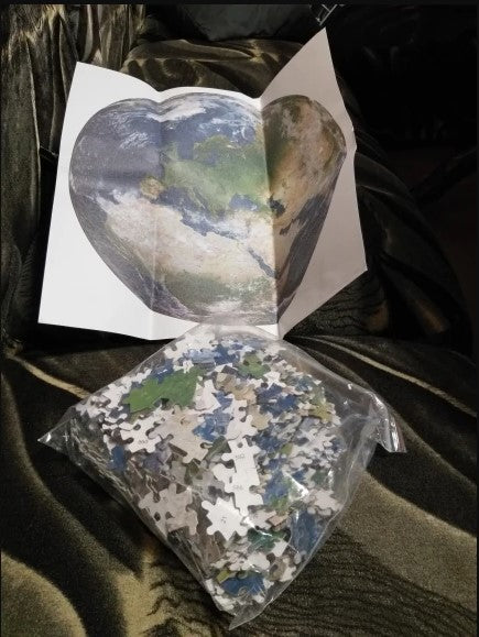 1000 Piece Round Earth Jigsaw Puzzle photo review