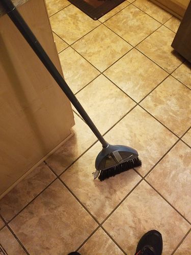 Cordless 2-In-1 Vacuum Cleaner Lazy Broom photo review