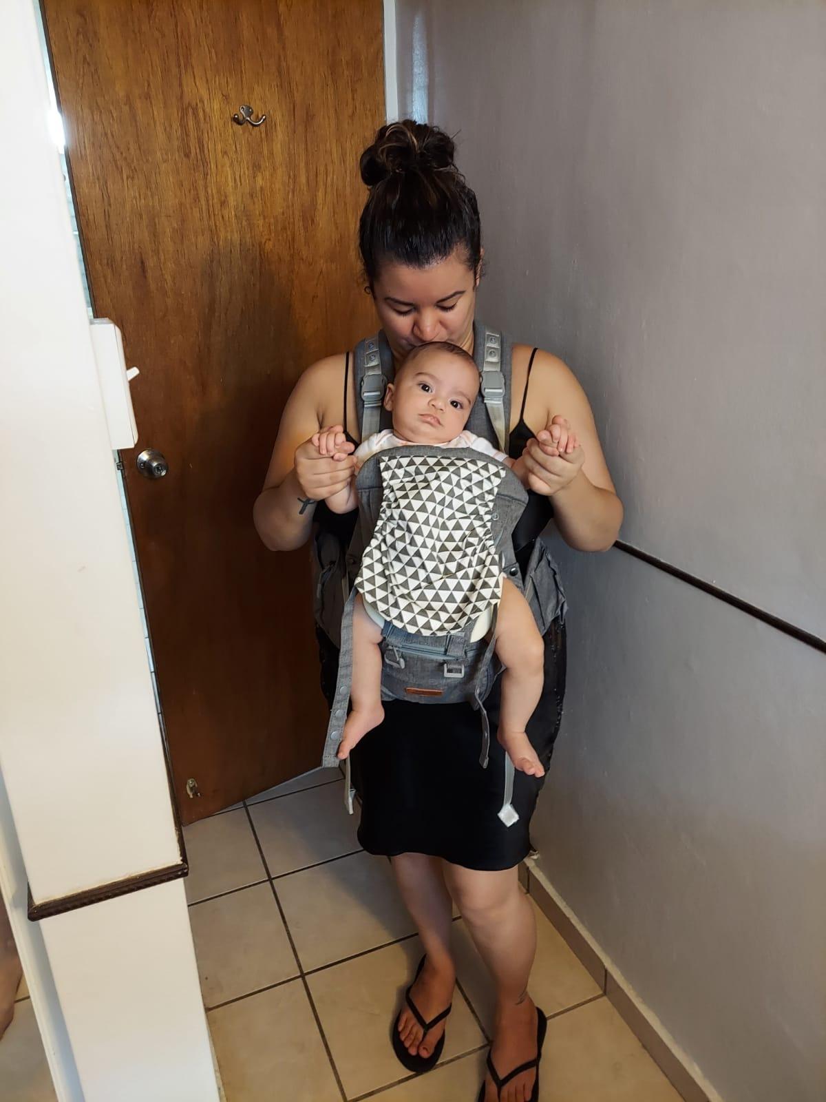 Front Facing Baby Carrier With Hipseat For Travel photo review