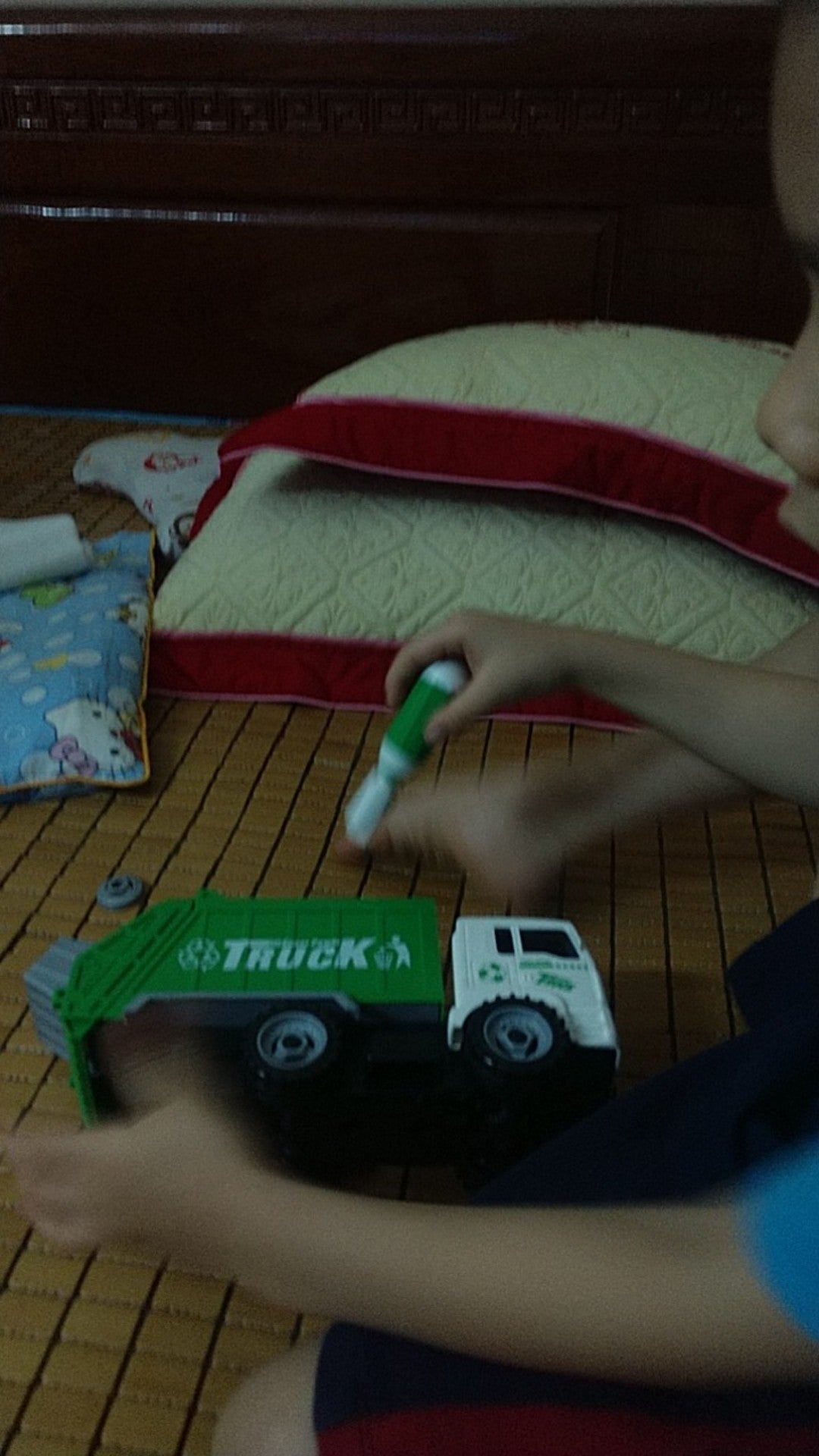 Garbage Truck Toy Friction-Powered Waste Management Recycling Truck Toy Set photo review