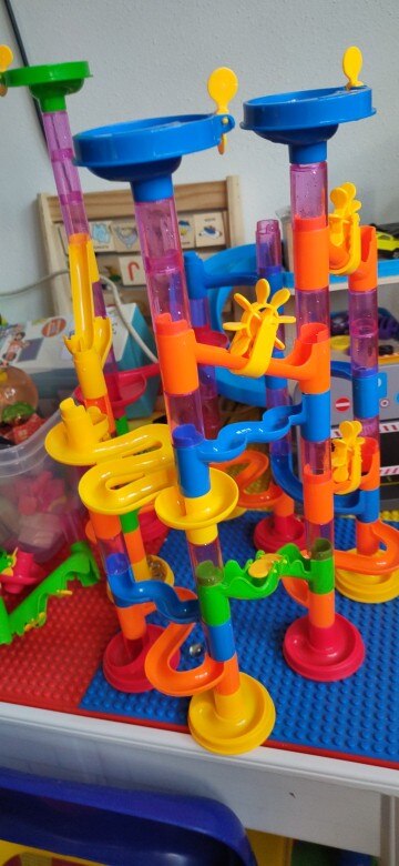 Marble Run Sets For Kids - 105 Pieces Marble Race Track Marble Maze Madness Game Stem Building Tower photo review