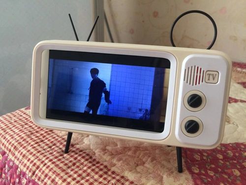 Retro Tv Phone Holder & Bluetooth Speaker photo review