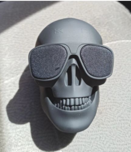 Totenkopf kabelloser Bluetooth-Lautsprecher photo review