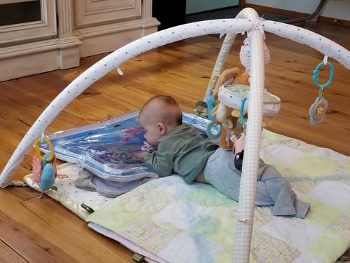 Tummy Time Water Mat - Baby Inflatable Aquarium Water Mat Toy photo review